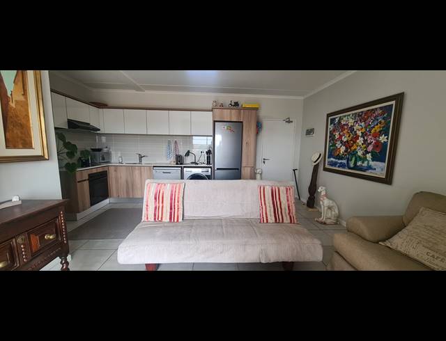 2 BEDROOM APARTMENT RENTED IN CROWTHORNE AH